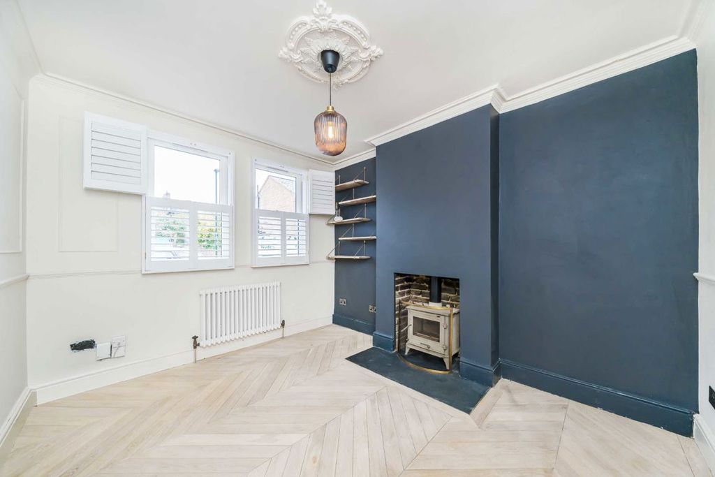 Property photo 2 of 8