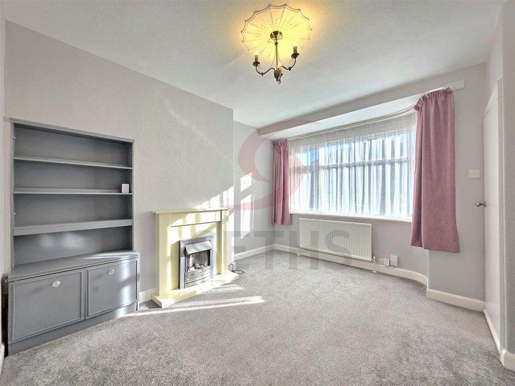 Property photo 2 of 12 Lounge