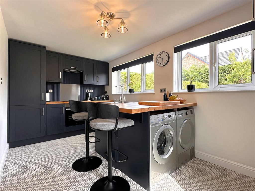 Property photo 2 of 19 Dining Kitchen 813