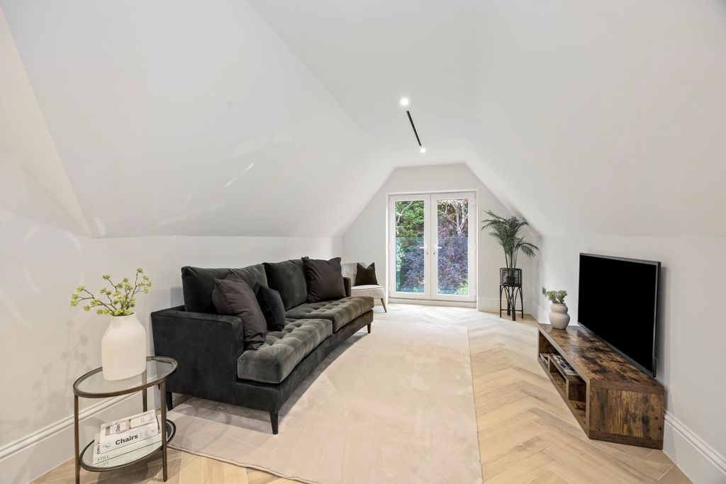 Property photo 2 of 16 Image