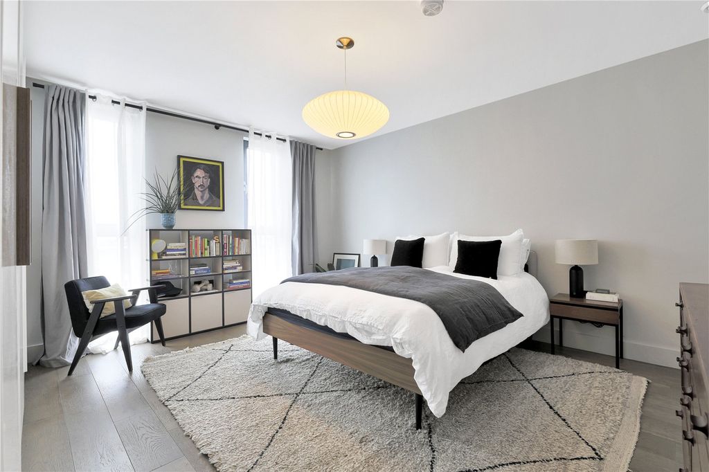 Property photo 3 of 20 Bedroom