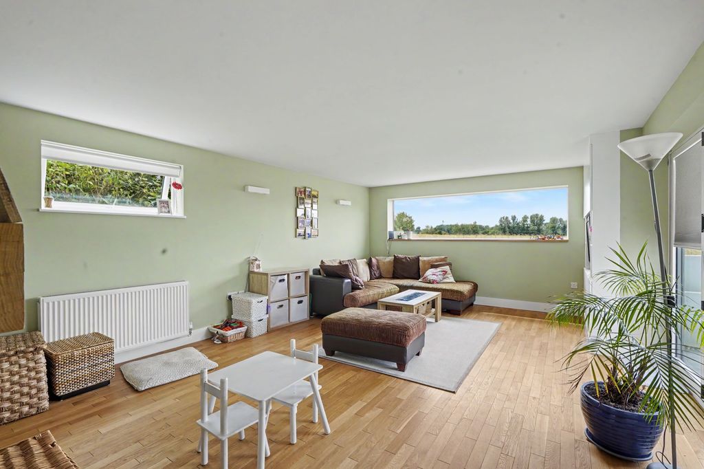 Property photo 3 of 19
