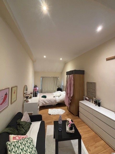 Property photo 1 of 5 Living Room