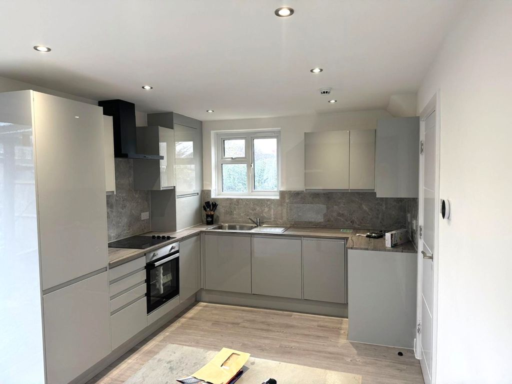 Property photo 2 of 7 Kitchen