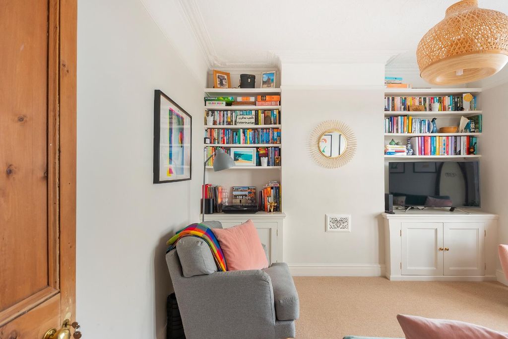 Property photo 3 of 40 2B5R2Bav - Living Room E.Jpg