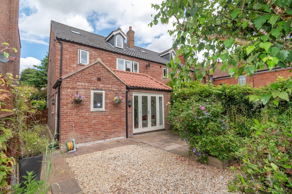 Property photo 2 of 19