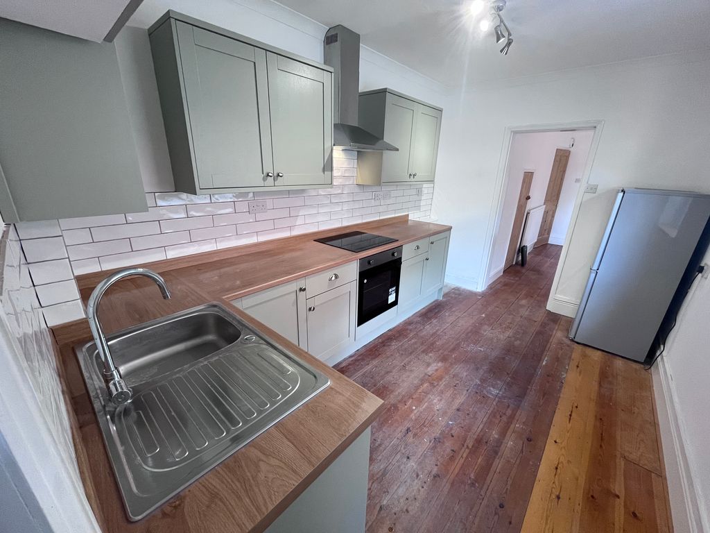 Property photo 3 of 21 Kitchen