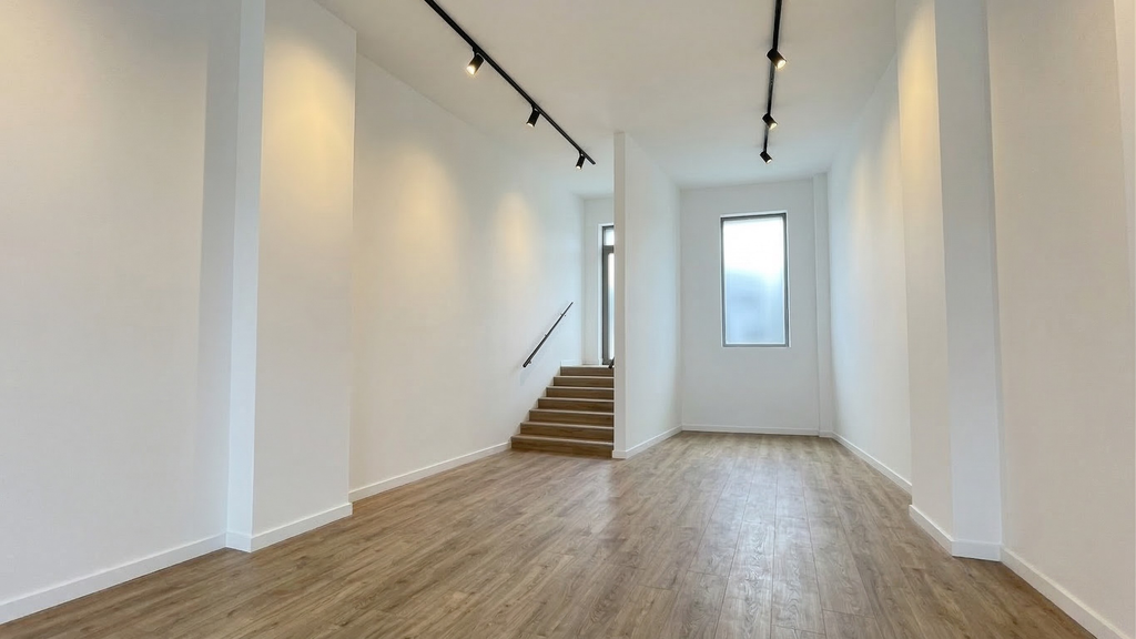 Property photo 2 of 7 Inside 2