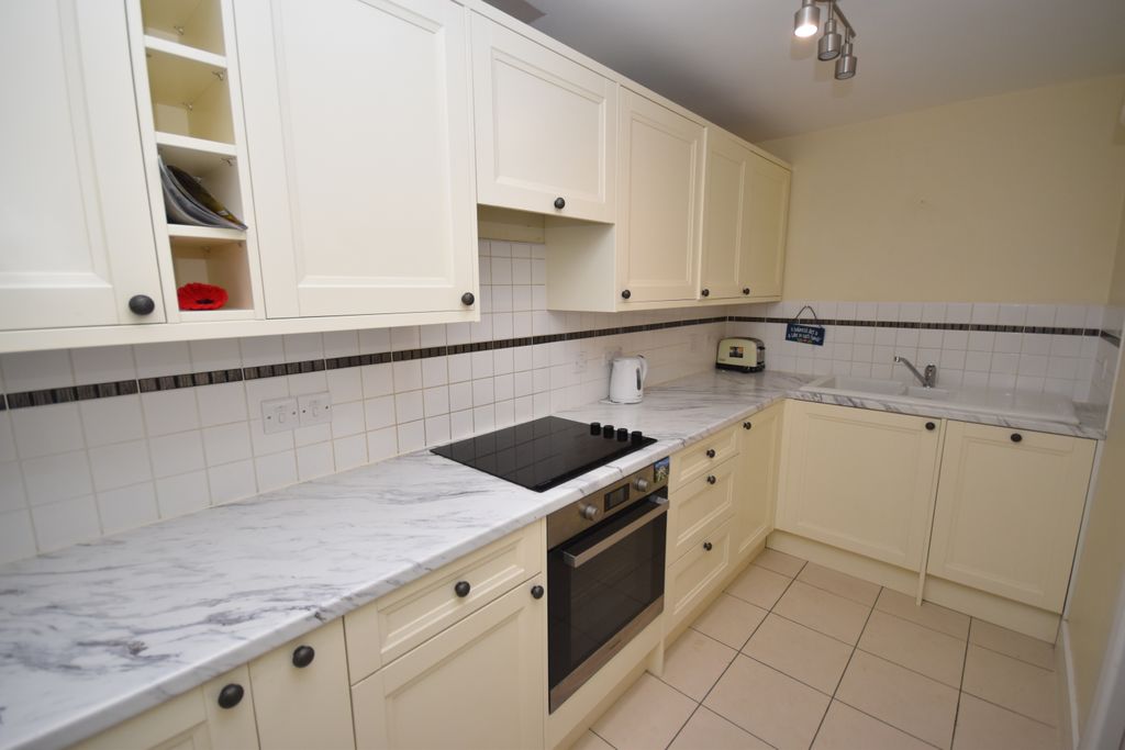 Property photo 2 of 9 Kitchen