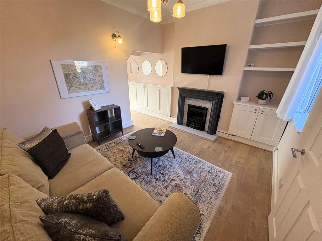 Property photo 2 of 12 Lounge