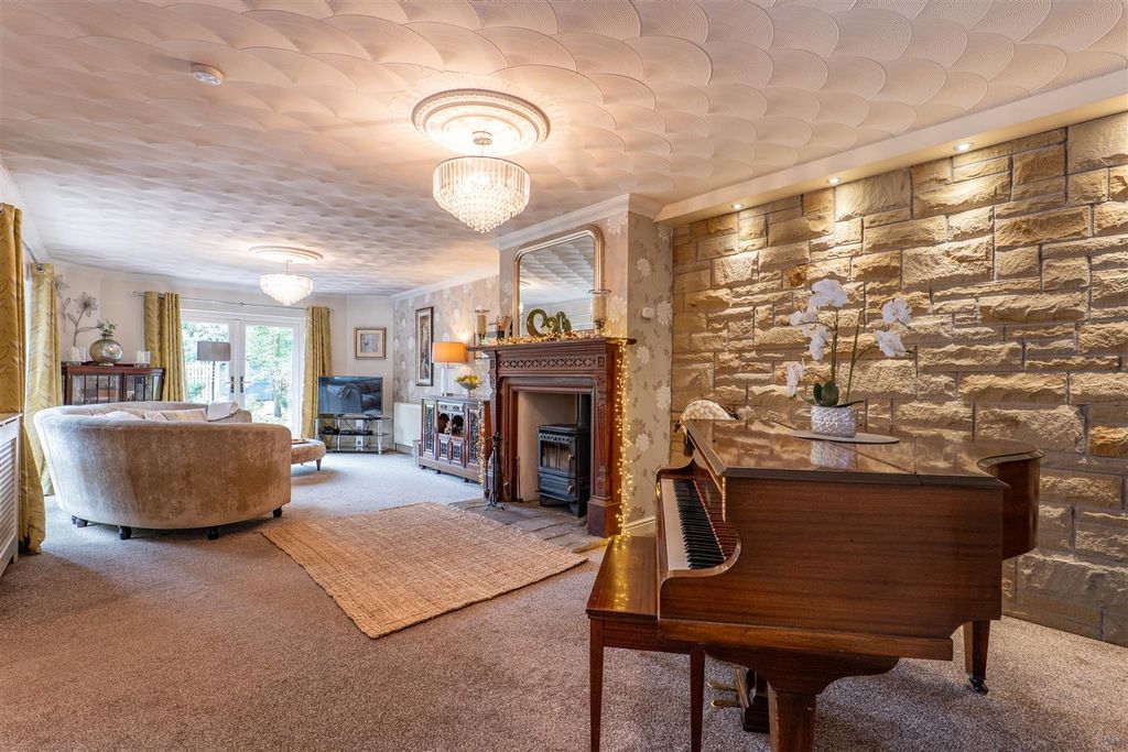 Property photo 2 of 50 Lounge