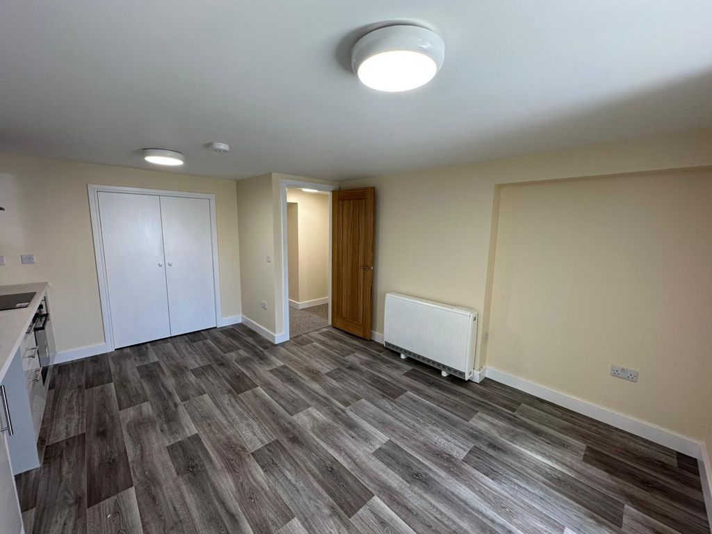 Property photo 2 of 32 Gallery