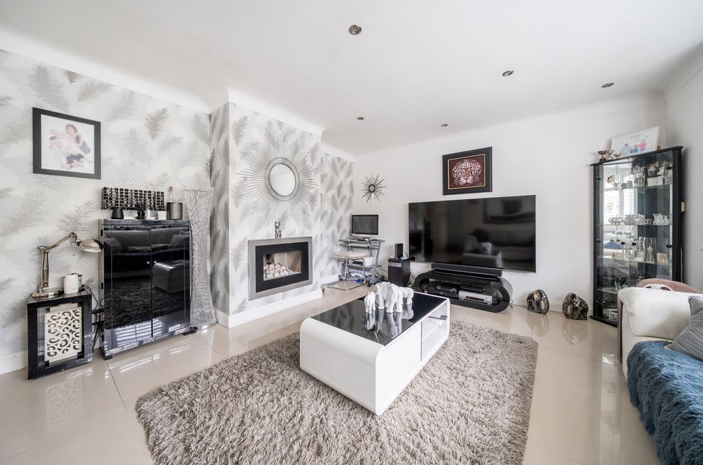 Property photo 3 of 27 1387072-15-6931d3...