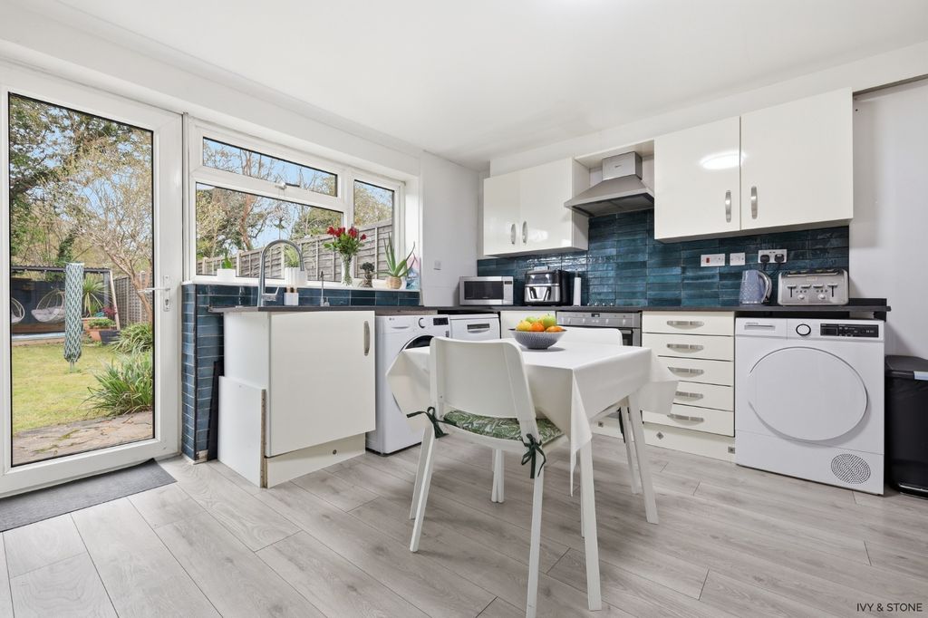 Property photo 3 of 23 4826973