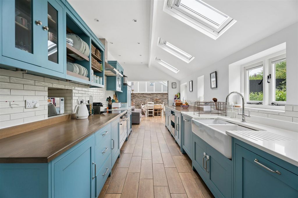 Property photo 2 of 34 Kitchen