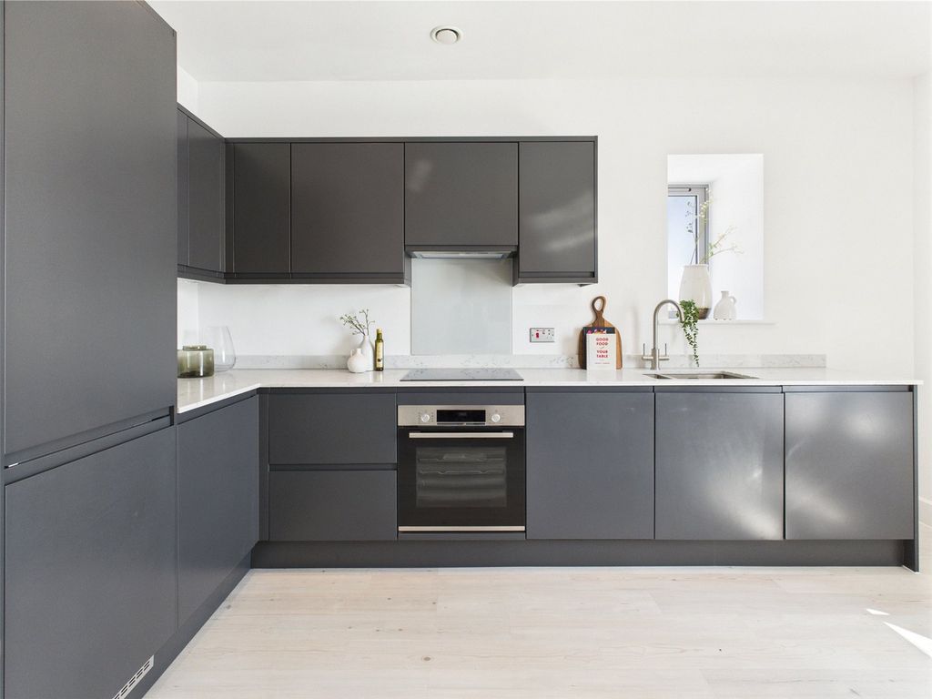 Property photo 3 of 9 Apartment 7