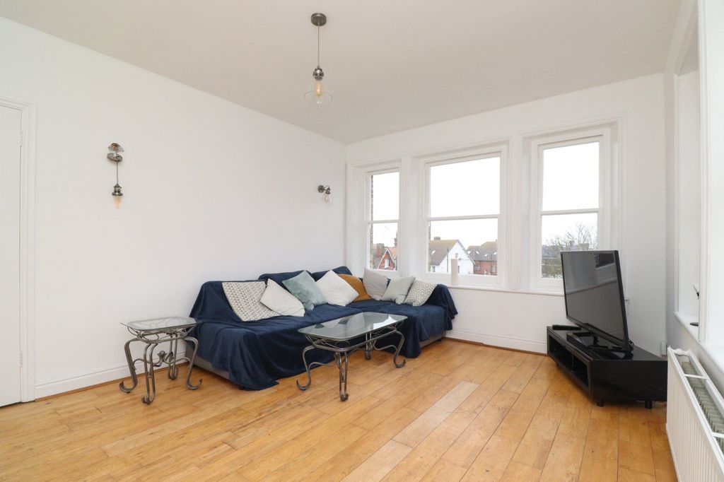 Property photo 3 of 11 Picture 3