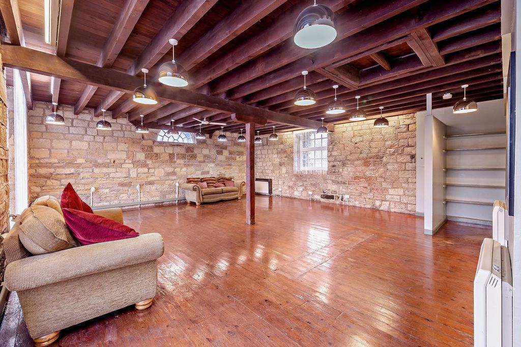 Property photo 2 of 58