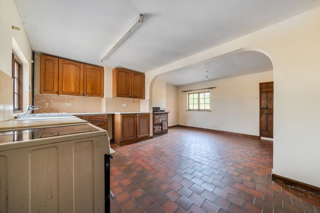 Property photo 2 of 21 Kitchen