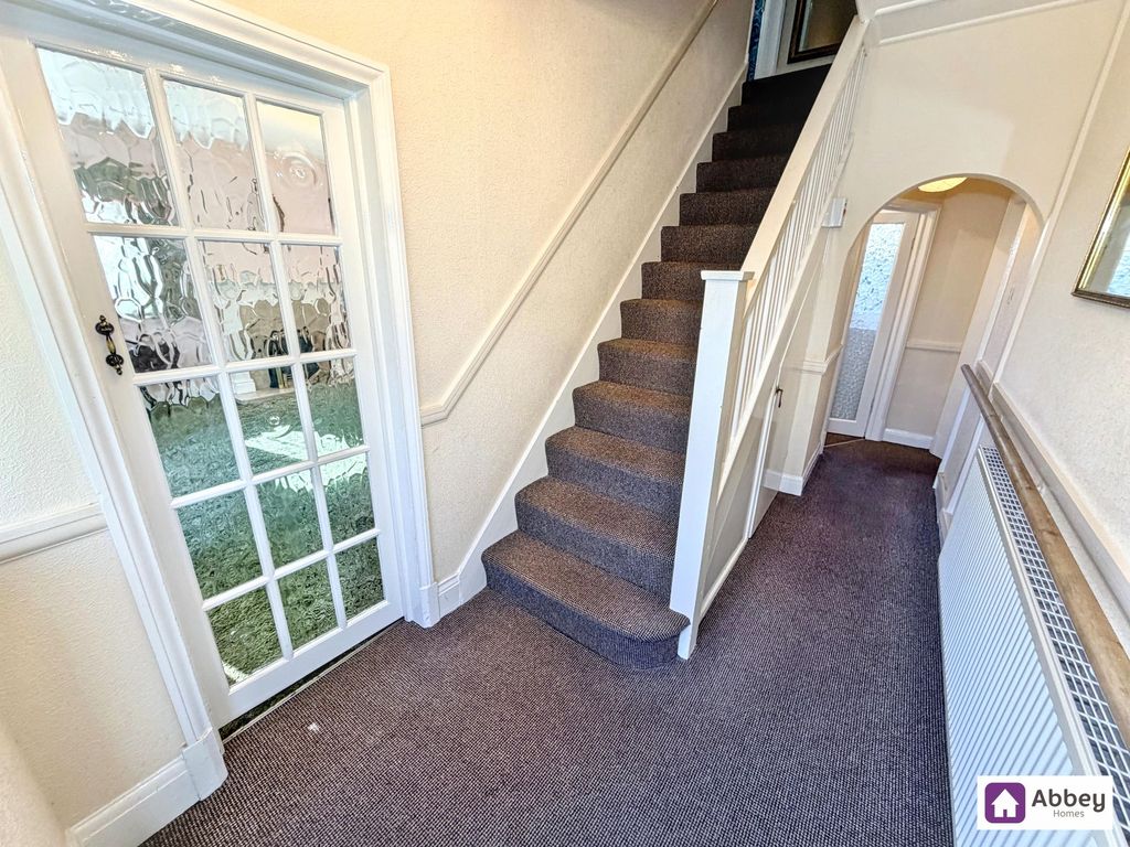 Property photo 2 of 22 Entrance Hall