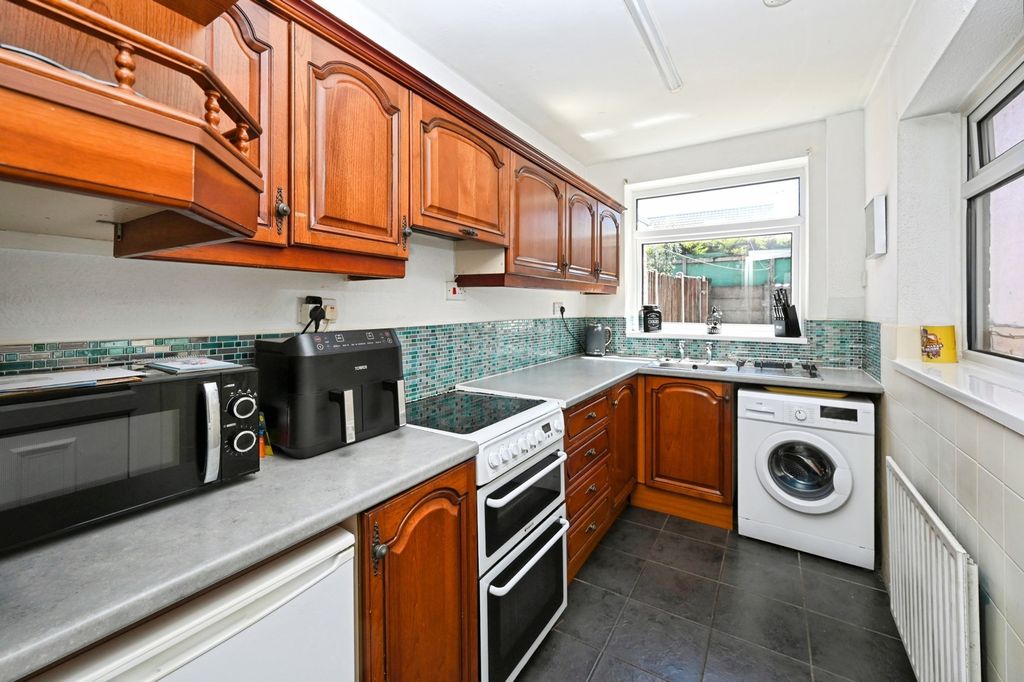 Property photo 2 of 21 Kitchen
