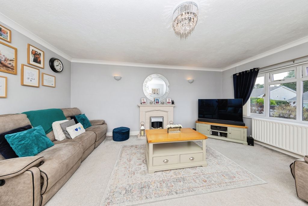 Property photo 3 of 25 Pbox-Img.Jpg