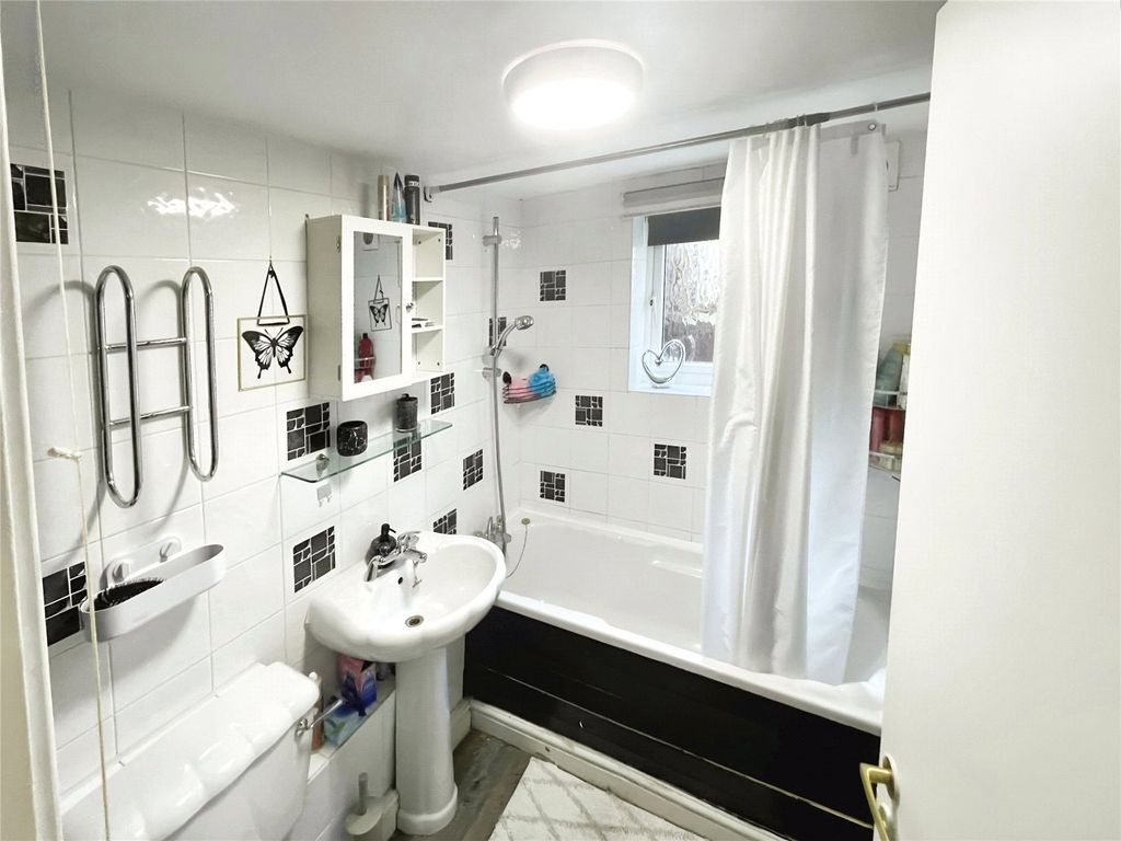 Property photo 2 of 7 Bathroom