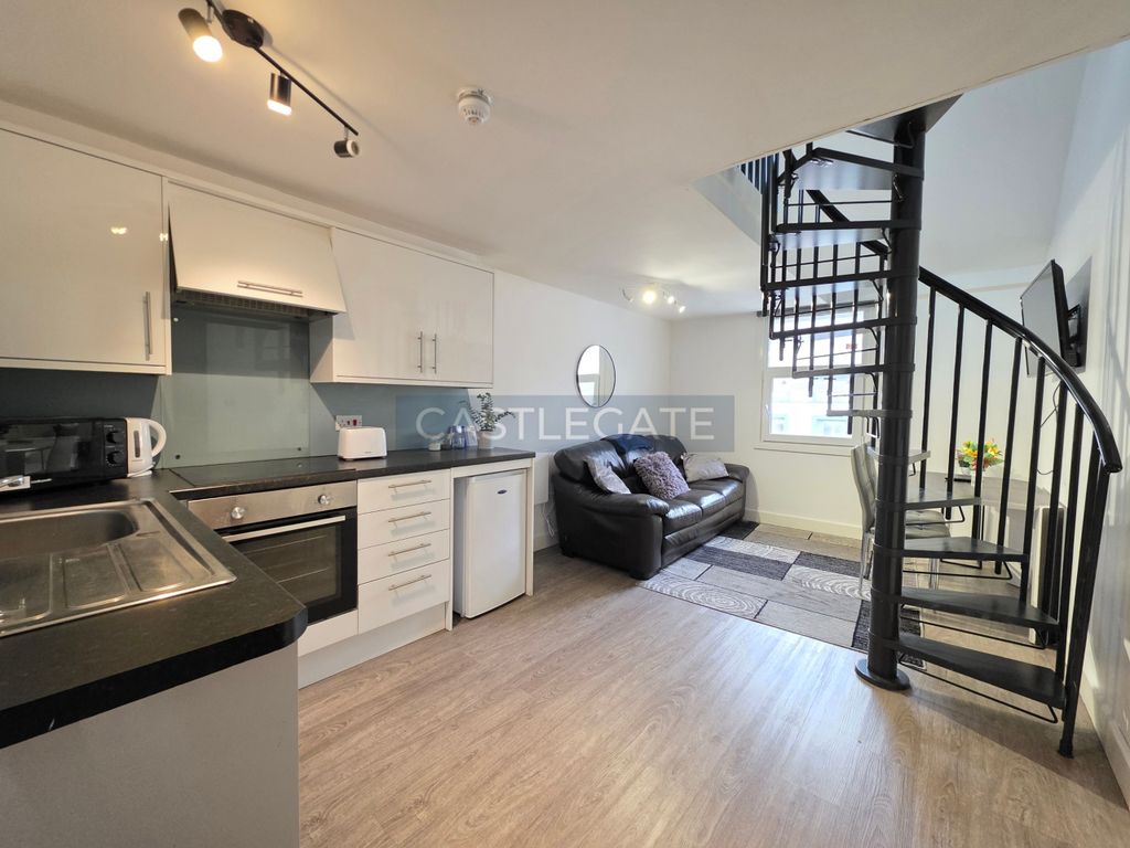 Property photo 1 of 16 Apartment 10, 3A New Street, Huddersfield, HD1 2Ax (4)