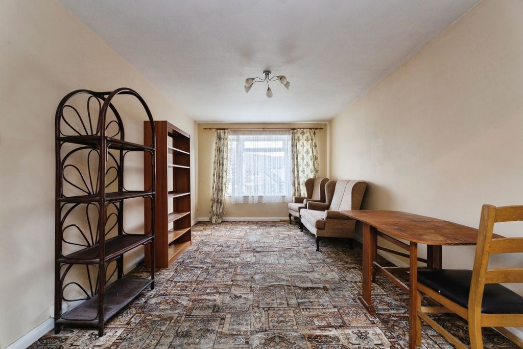 Property photo 2 of 18 Pbox-Img.Jpg