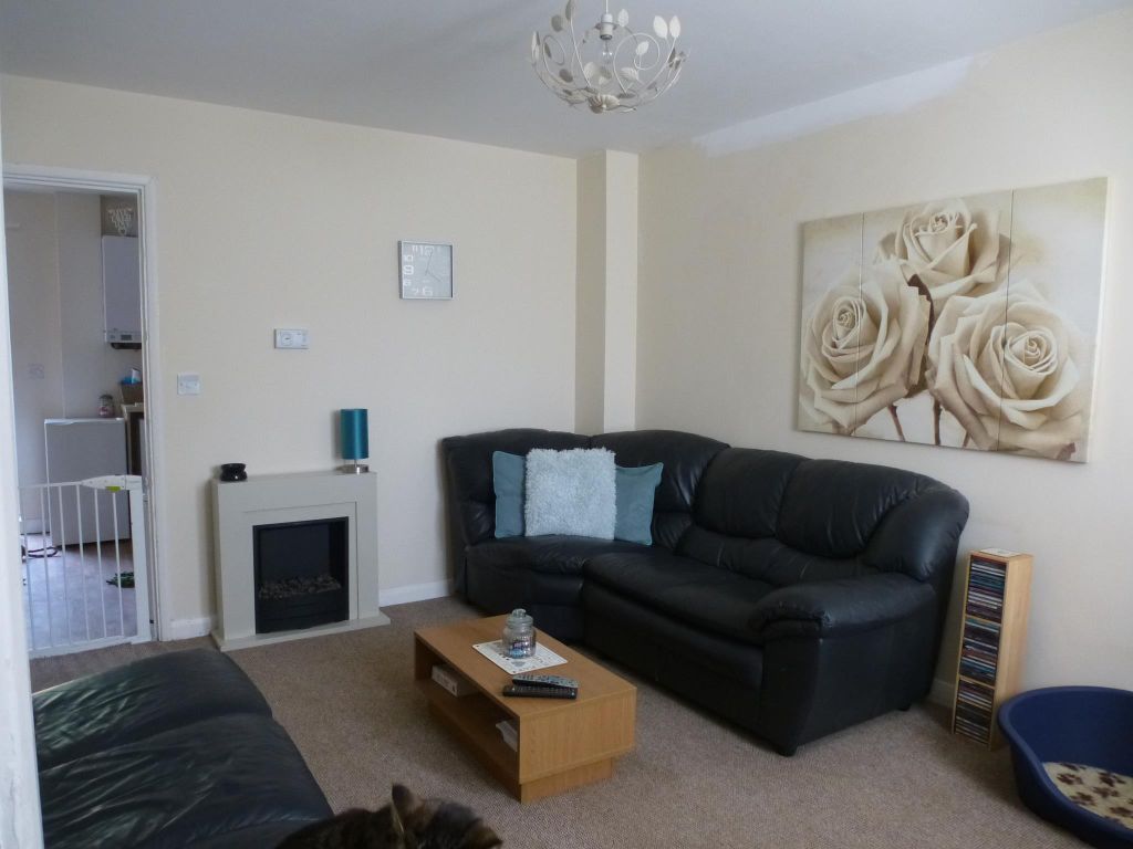 Property photo 3 of 10 Living Room