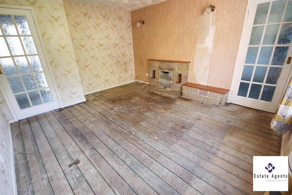 Property photo 2 of 13 Lounge