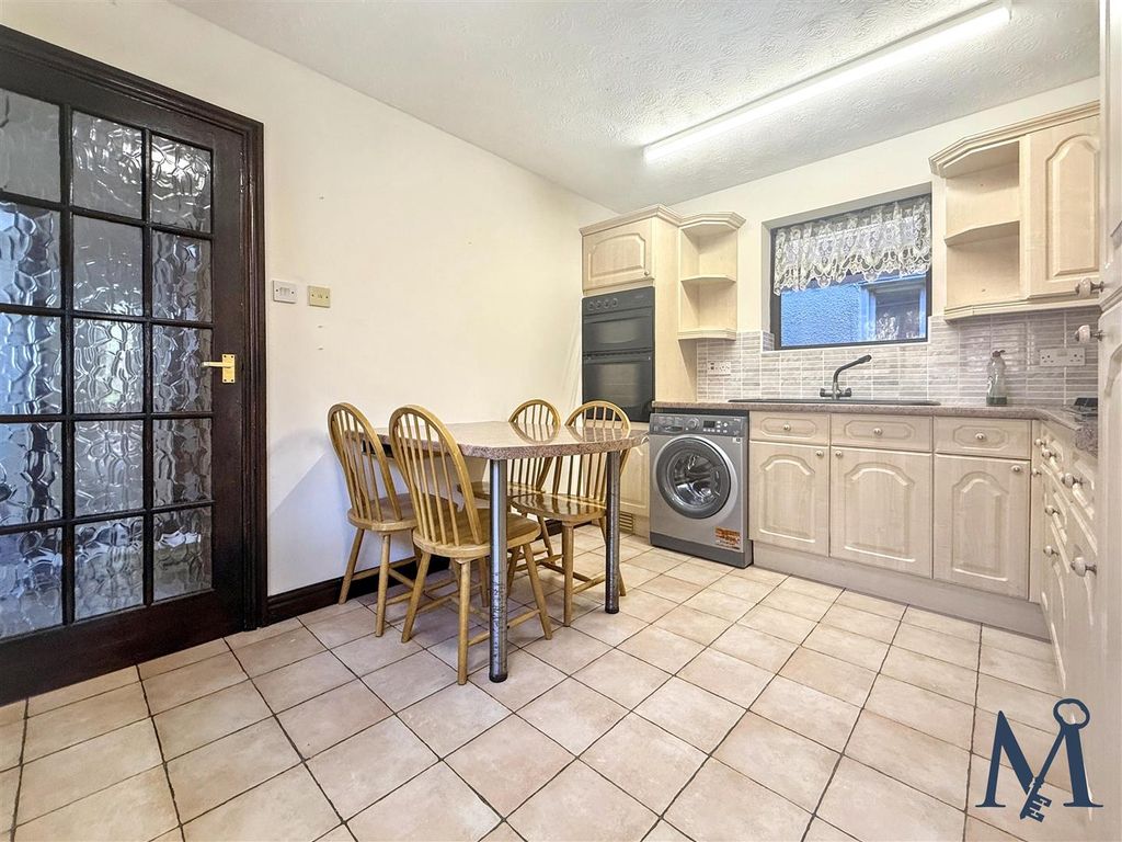 Property photo 3 of 16 Kitchen Diner