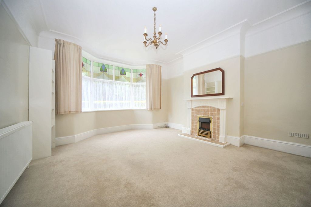Property photo 2 of 28