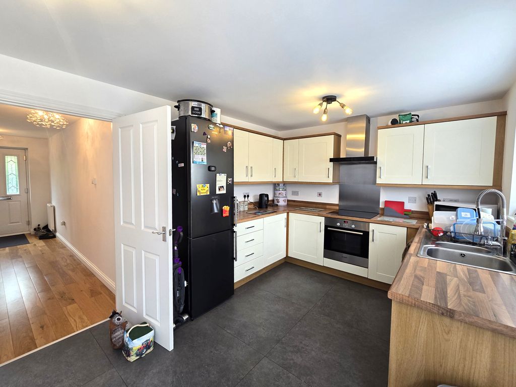 Property photo 3 of 22 1000098026