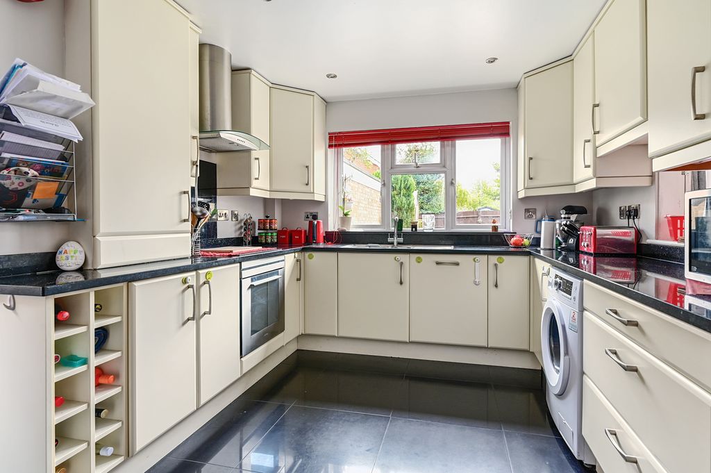 Property photo 3 of 9 1 Acorn Rd (9)