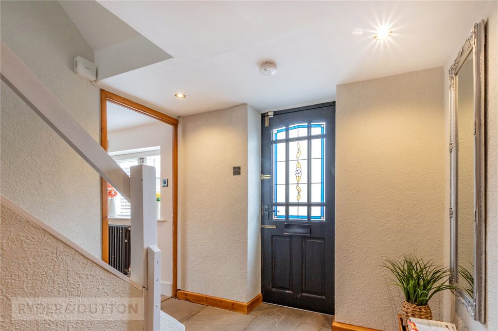Property photo 3 of 36 Entrance Hall