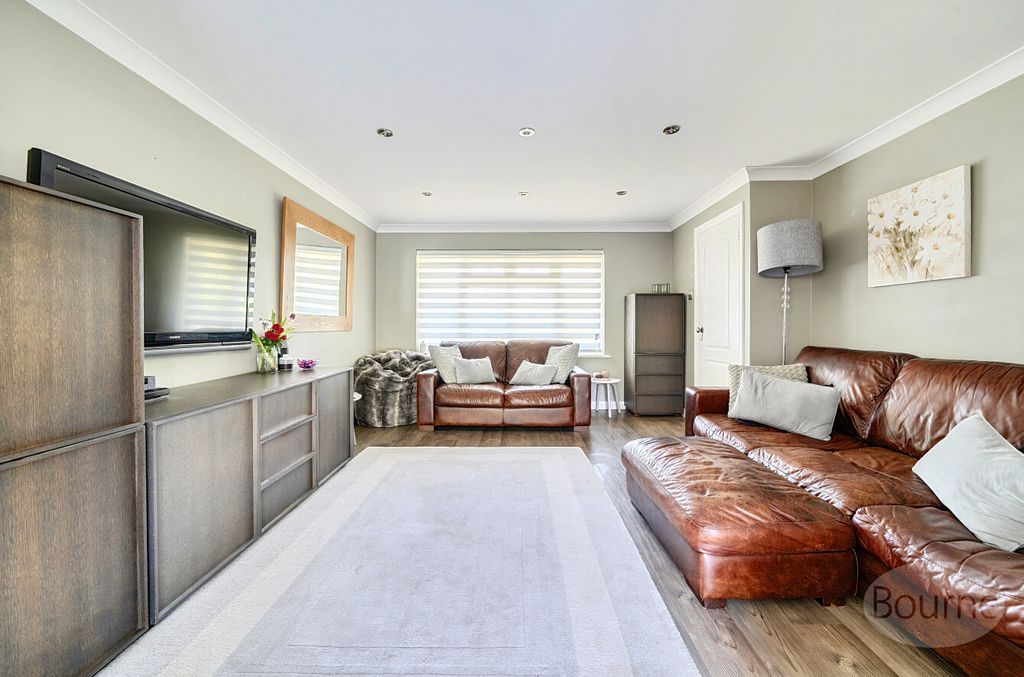 Property photo 3 of 24 A073A736-B142-4c8...