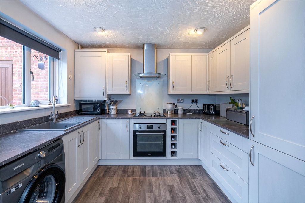 Property photo 3 of 14 Picture No. 10