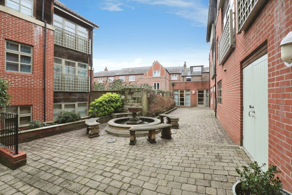 Property photo 3 of 10 External