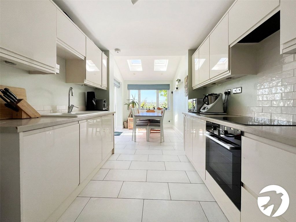 Property photo 2 of 20 Kitchen