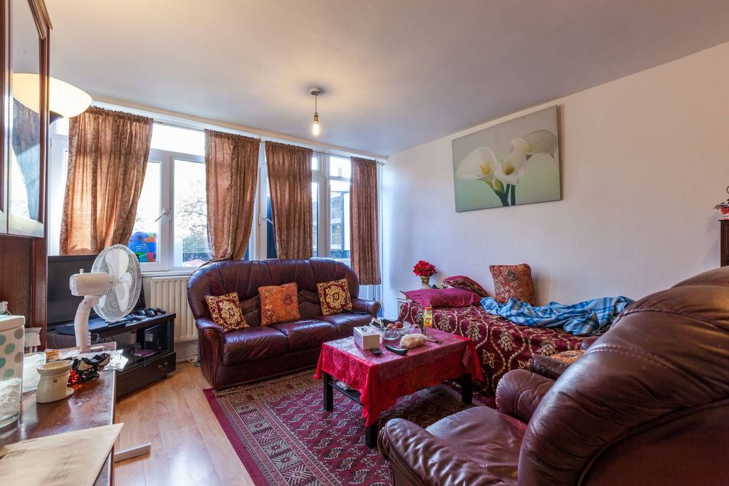 Property photo 2 of 8