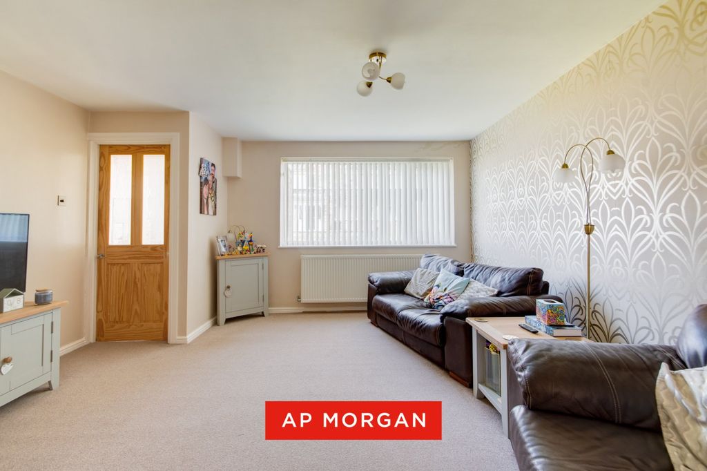 Property photo 3 of 15 Picture No. 12