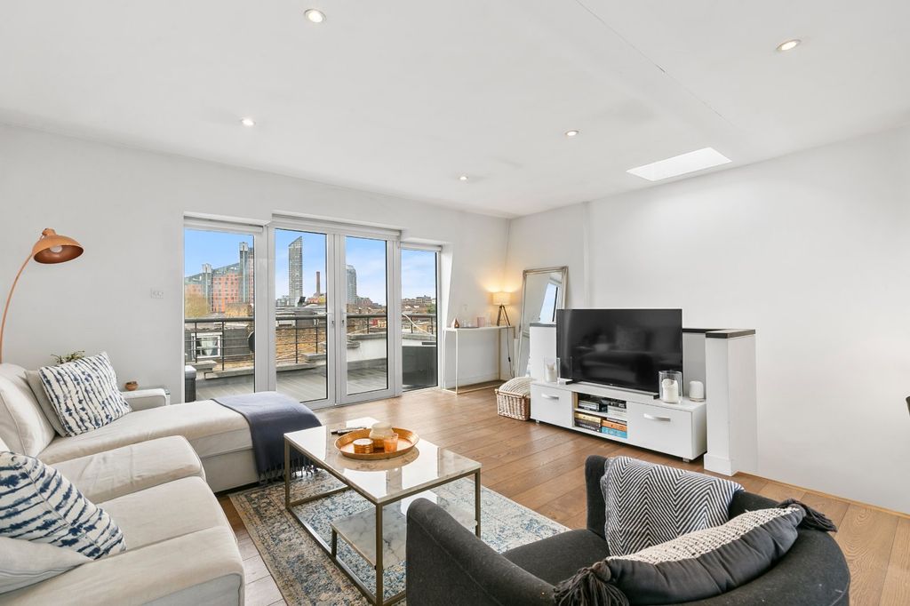 Property photo 3 of 17