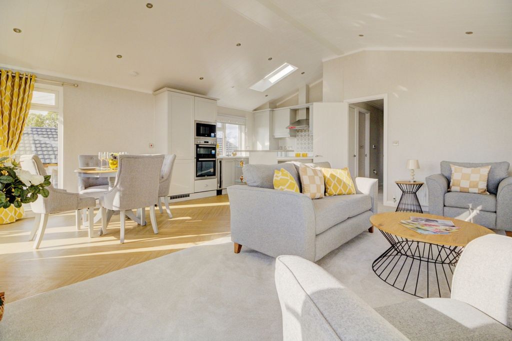 Property photo 2 of 11 Open Plan
