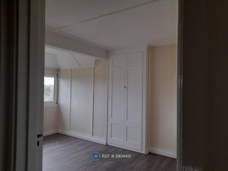 Property photo 2 of 22 Room 4