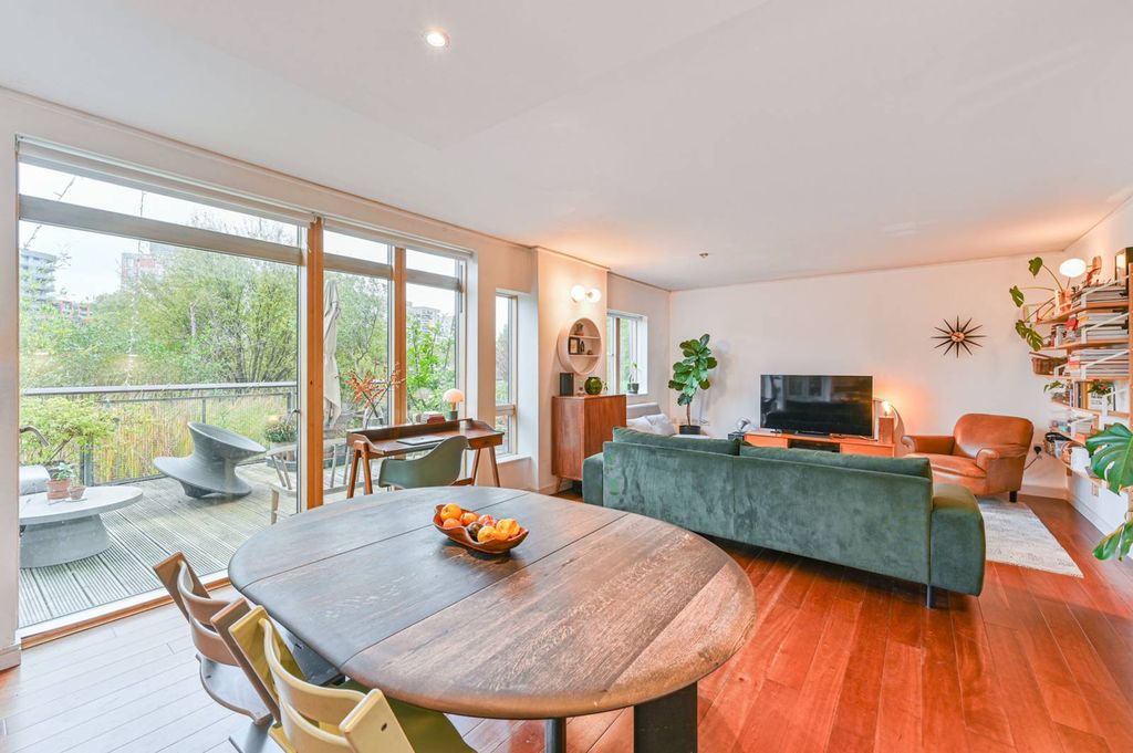 Property photo 2 of 18