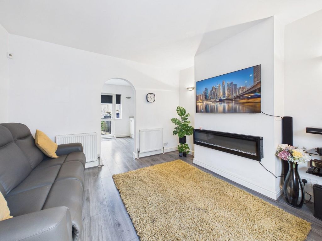 Property photo 2 of 13 Cam04899G0-Pr0298-Still005.Jpg