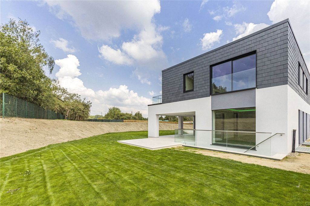 Additional image 49 of 6 bed detached house to rentRosebury Close, Goffs Oak, Waltham Cross, Hertfordshire EN7