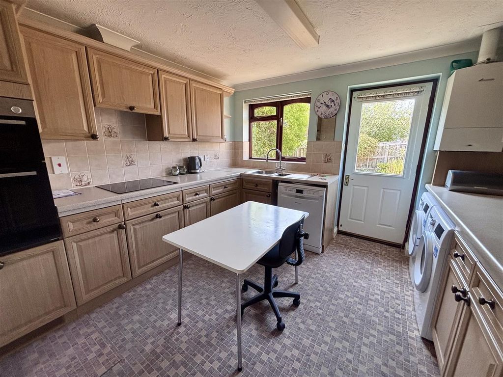 Property photo 2 of 8 Kitchen