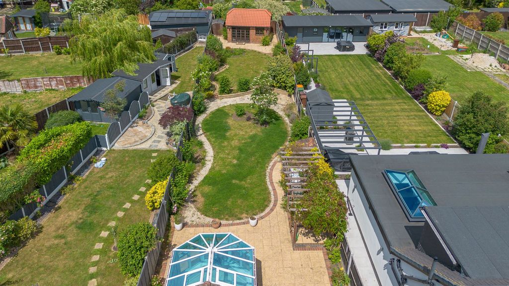 Property photo 2 of 42